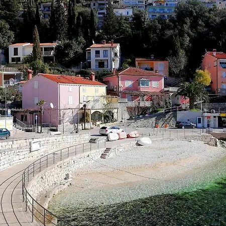 Lucille In Center Of Apartment Rabac