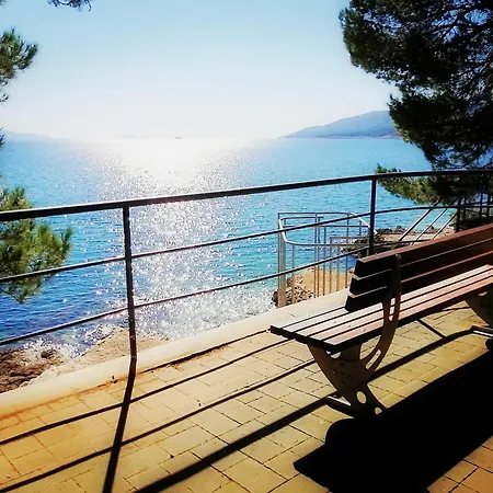 Lucille In Center Of Appartement *