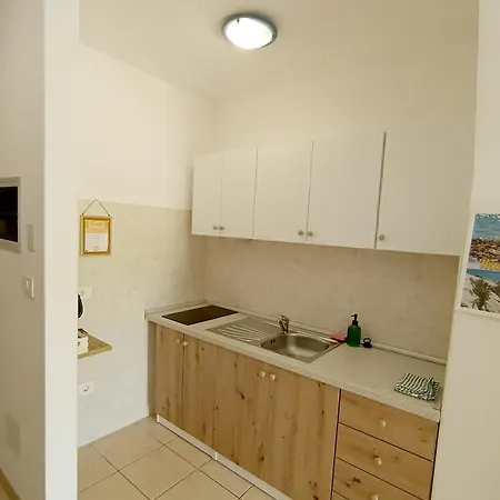 Lucille In Center Of Apartment *