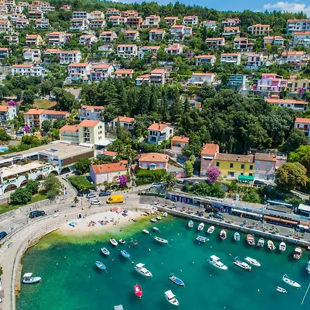 Lucille In Center Of Apartment Rabac