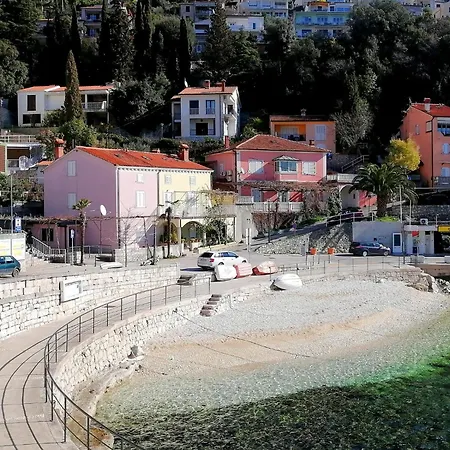 Lucille In Center Of *