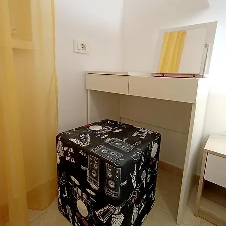 Lucille In Center Of * Rabac