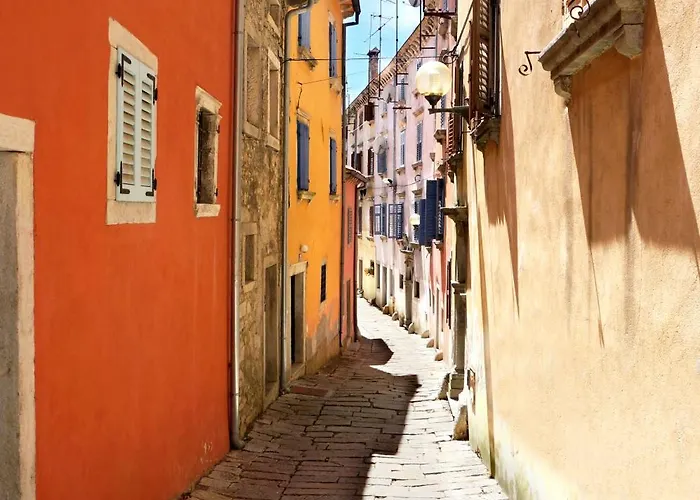 Lucille In Center Of Appartement