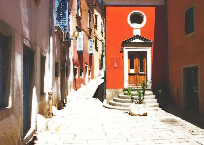 Lucille In Center Of * Rabac