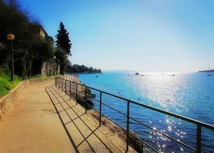 Lucille In Center Of * Rabac