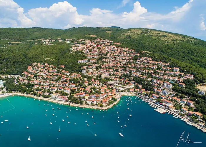 Lucille In Center Of Appartement