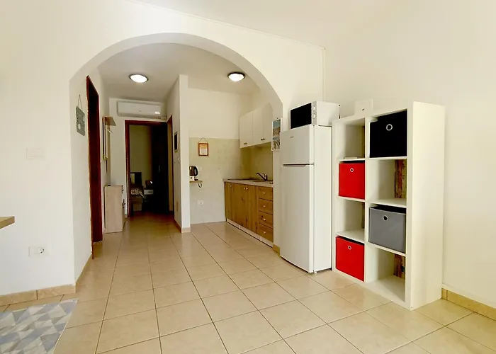 Lucille In Center Of * Rabac