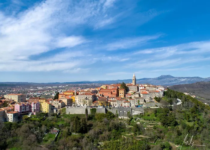 Lucille In Center Of Appartement