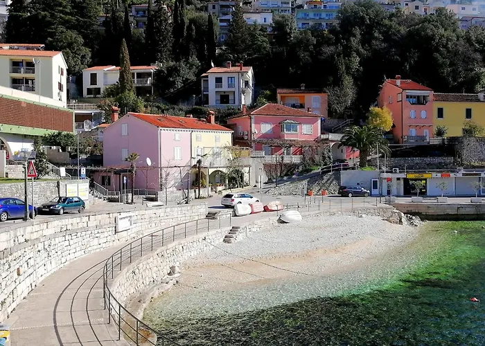 Lucille In Center Of *