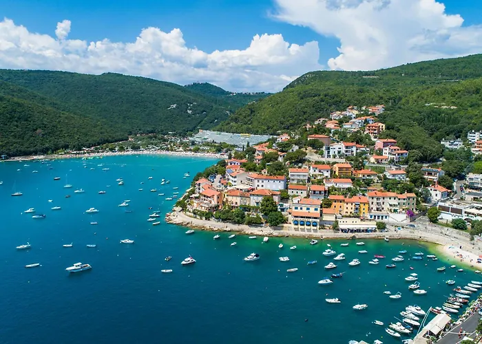 Lucille In Center Of Appartement *